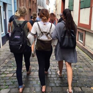 Meet your Posher, Melina